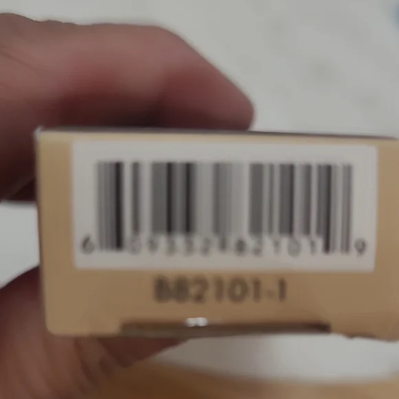 e.l.f. Lip Primer & Plumper - Clear/Natural Balm - Picture 2 of 2